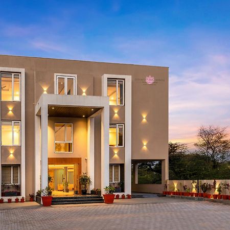 Seasons Sajjangarh Hotel Udaipur Exterior foto